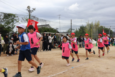 女８